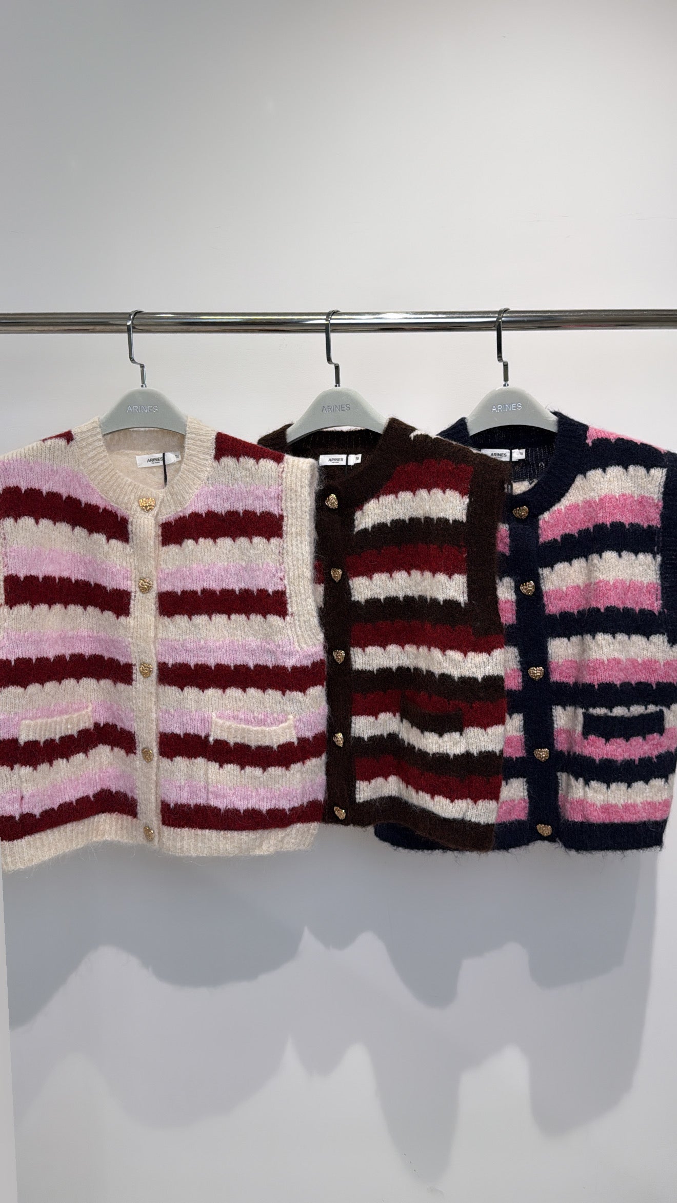 Weste mit Herzchenknöpfen