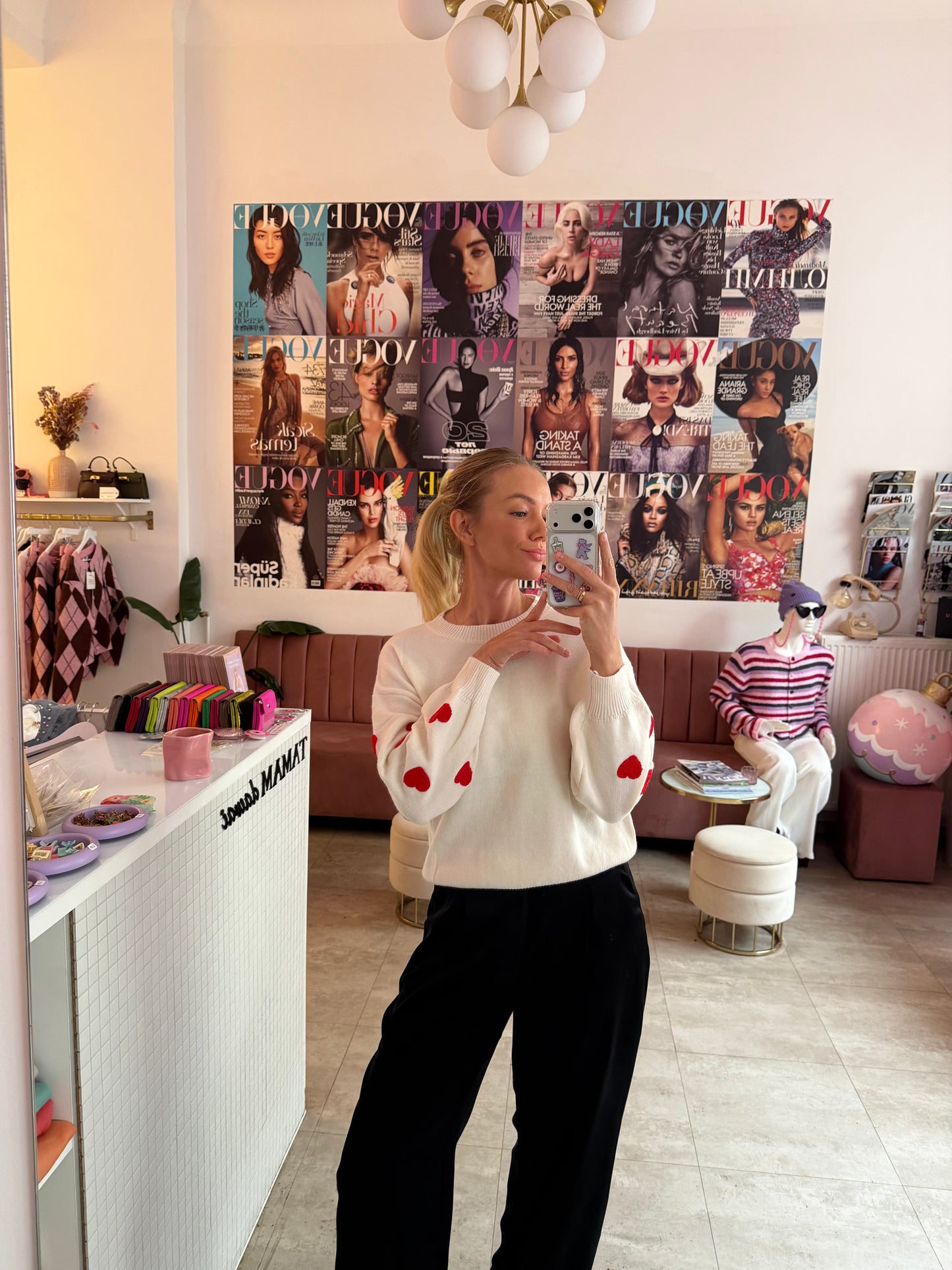 Pullover mit Herzchen