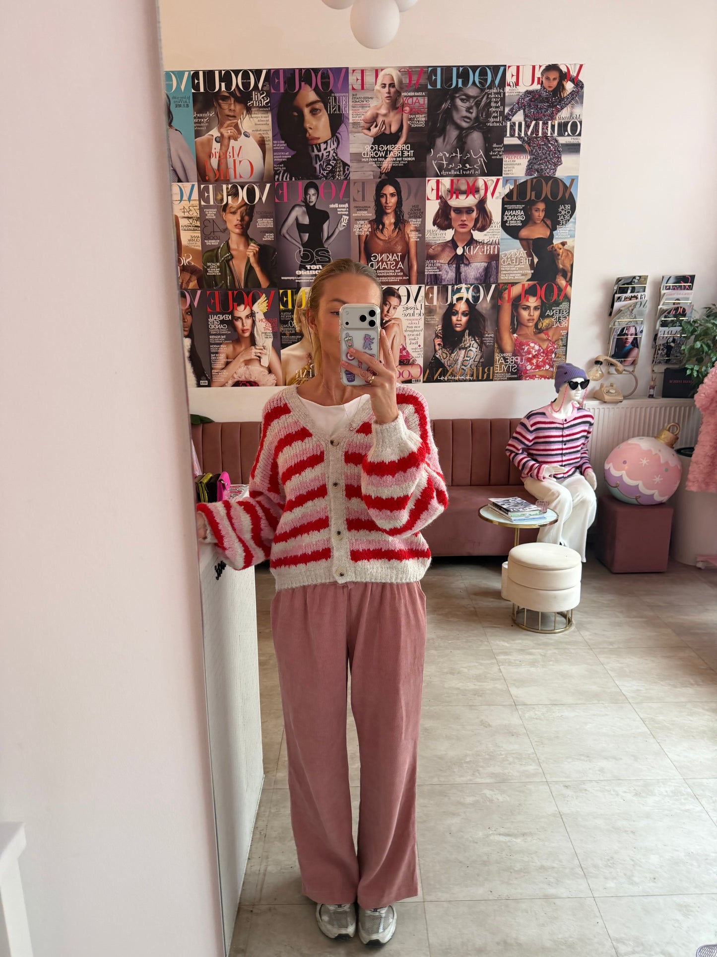 Damen Kordhose puderrosa Outfit casual chic Boutique Berlin