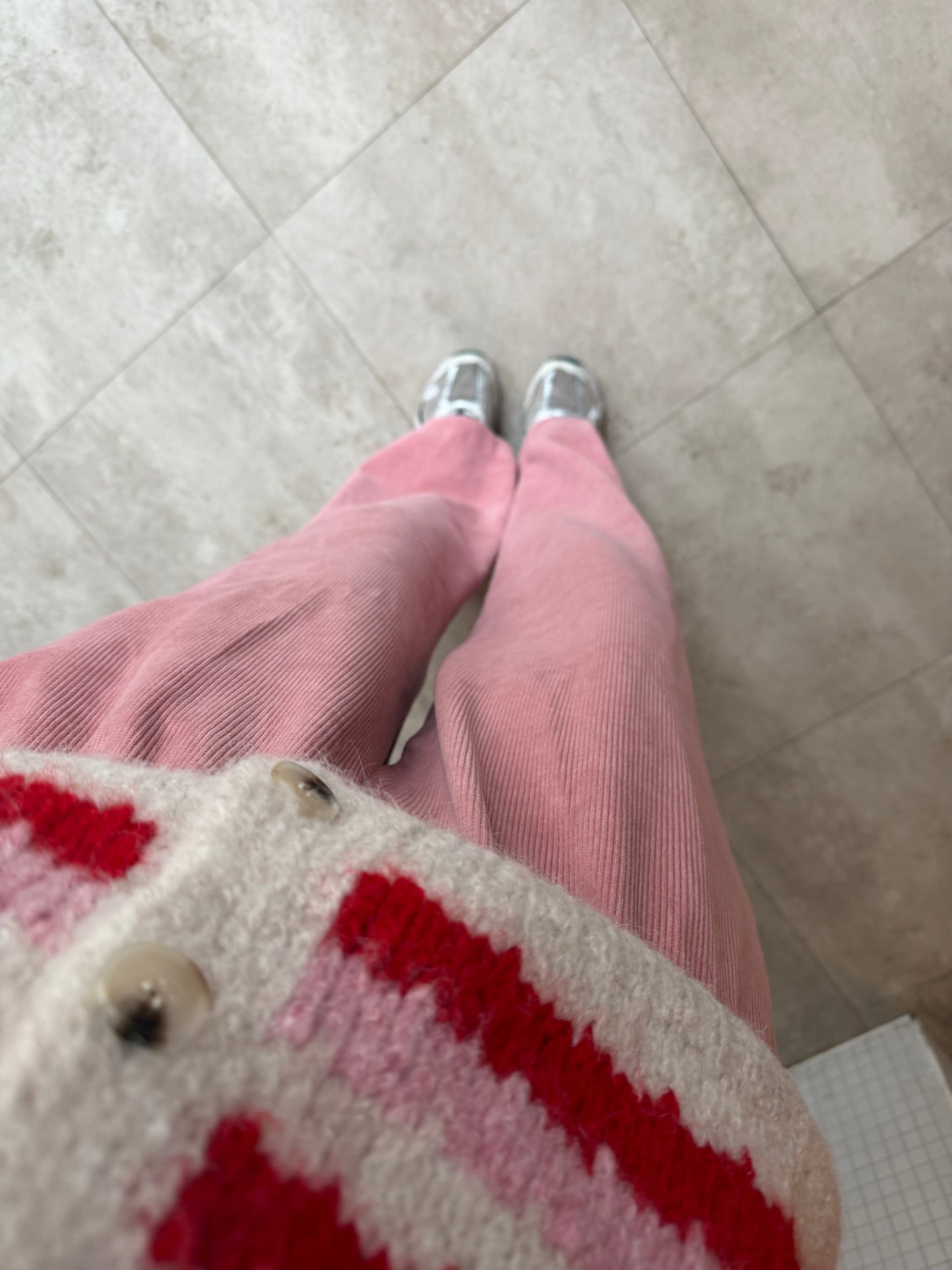 puderosa Kordhose Stoff Detail mit Cardigan weich 