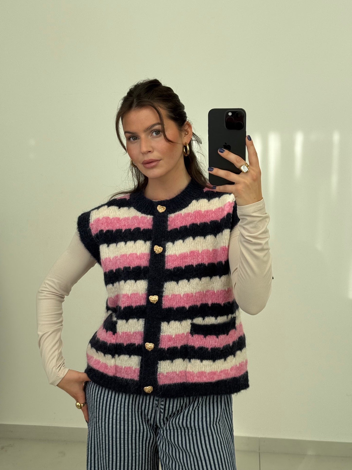 Weste mit Herzchenknöpfen